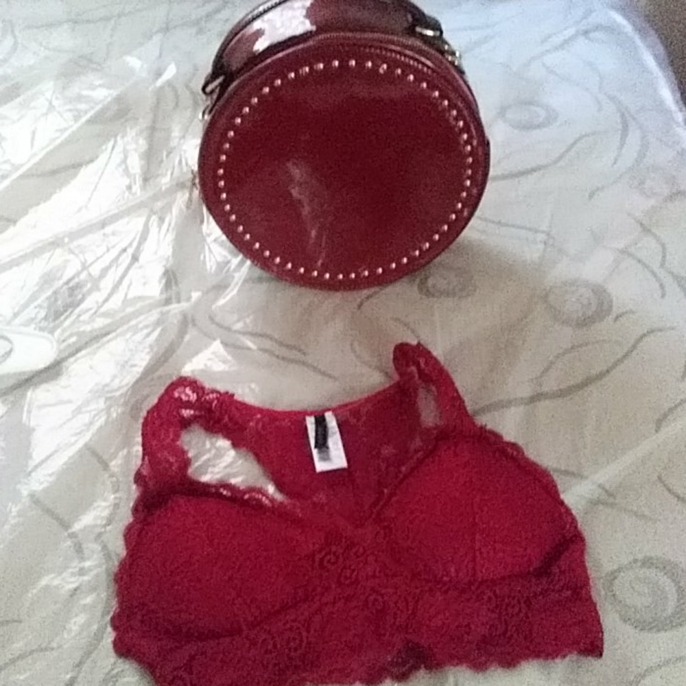 V - Picture 3 of 3